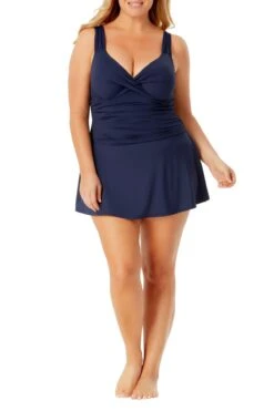 Anne Cole Plus - Twist Front Shirred Underwire Swim Dress(Anne Cole Plus Twist Front Shirred Underwire Swim Dress 1) -Simply Bikini Store AnneCole Resort Plus Adjustable Side Slit Skirted Bottom 1862 21PD60601 NVY jpg
